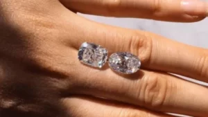 Crushed ice cut moissanite